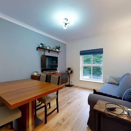 Lovely 2-Bedroom Flat Near Highgate Londra Dış mekan fotoğraf